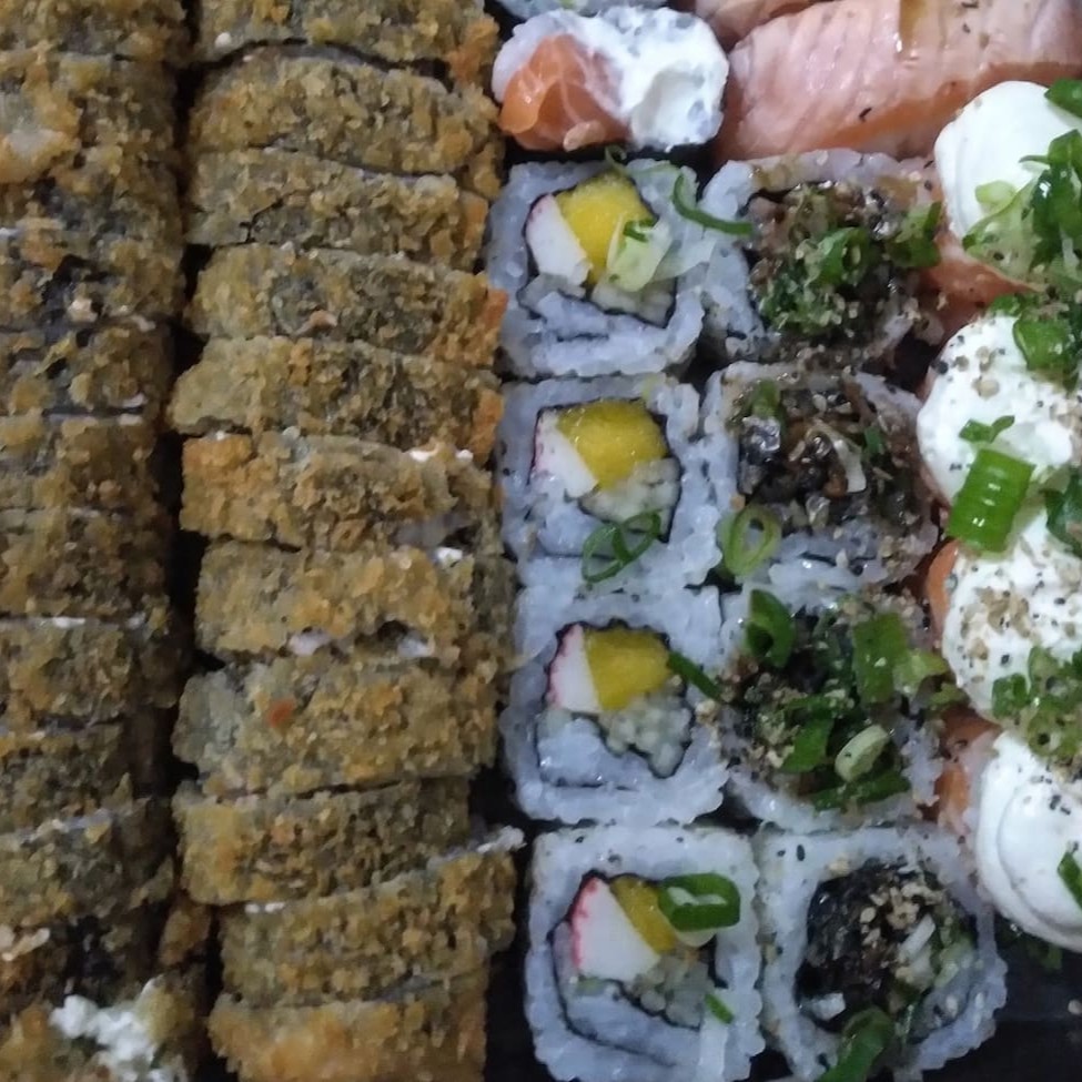4 sushi salmom massaricado 4 joe 4 filadelfia roll 8 uramaki 30 hot filadelfia salmom