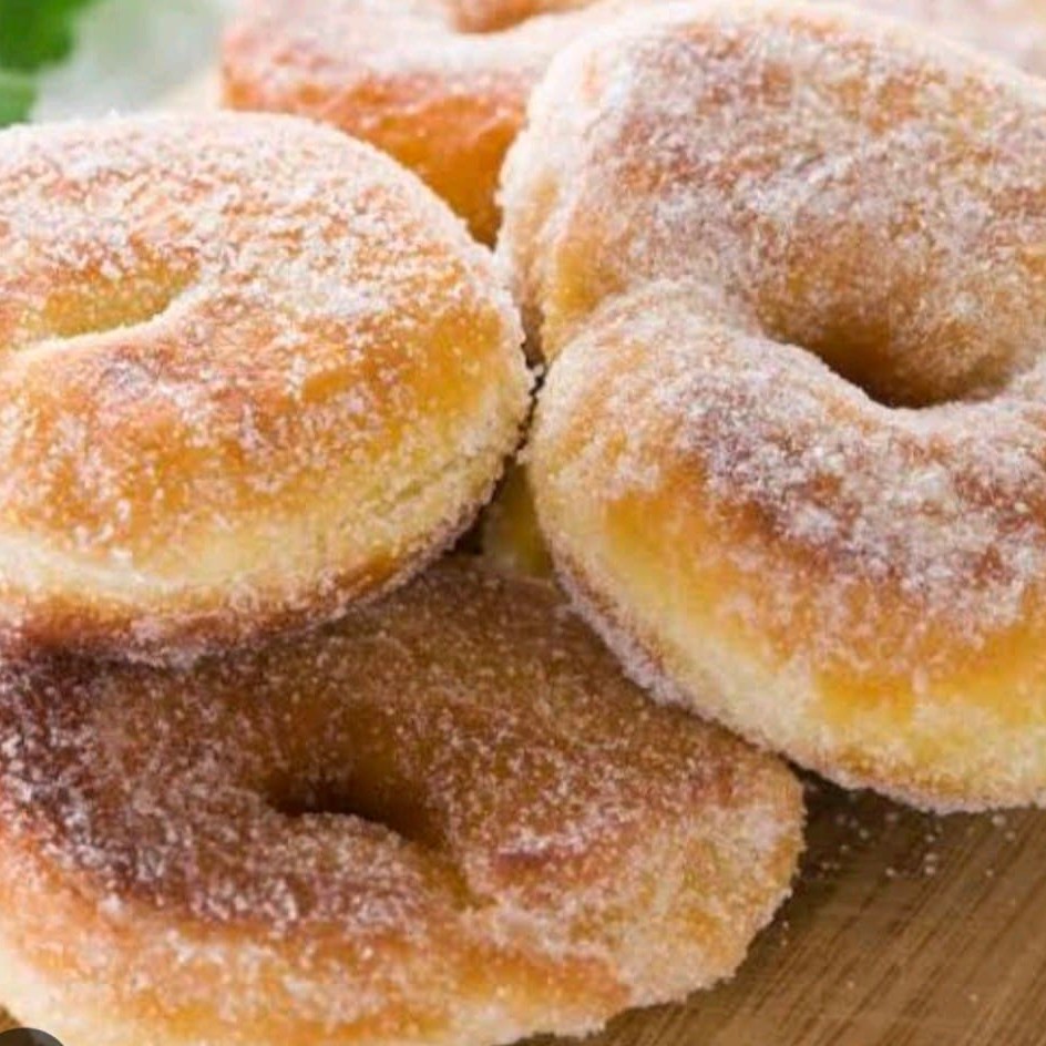 Bandeja com 01 unidade da nossa deliciosa rosquinha coberta com canela e acucar