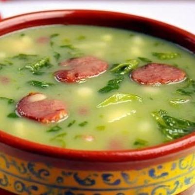 """Conforto e sabor em uma só tigela! Nossos caldos são preparados com ingredientes selecionados e receitas especiais para garantir cremosidade e aquele gostinho caseiro que aquece o coração. Perfeitos para qualquer ocasião, seja para começar ou completar sua refeição!"""