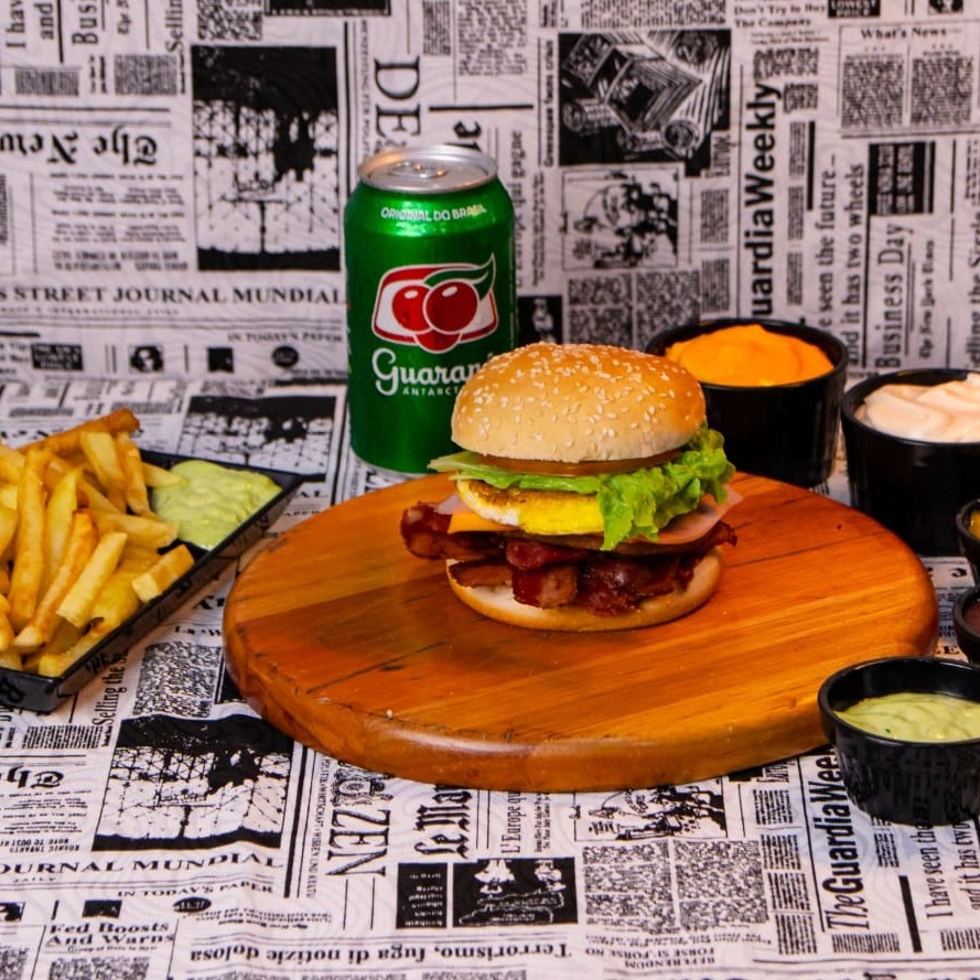 Hambúrguer + Batata pequena + refri lata 350ml  Pão, carne, bacon, cheddar e salada