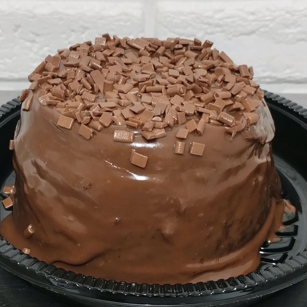 Massa de chocolate com recheio de chocolate cremoso e granulé de chocolate (Peso aproximado 400gr)