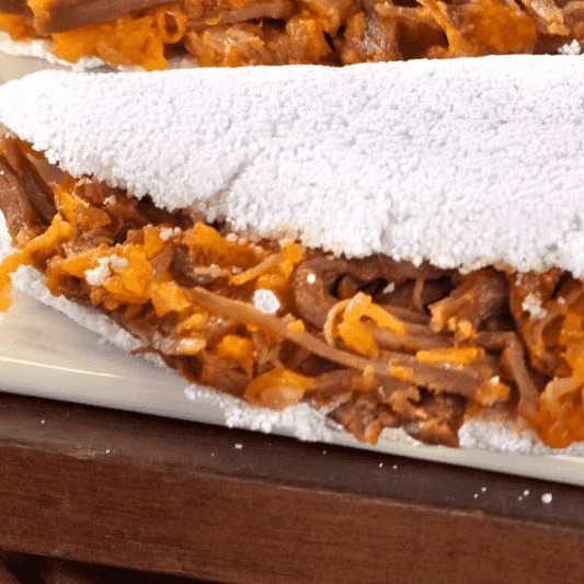 Tapioca de fabricação própria, super recheada com costela bovina do dianteiro com tempero da casa desfiada, mais 1 queijo e 5 acompanhamentos de sua preferência.  #acai #crepe #tapioca #salada #natural #fit #lowcarb #jardimcrepetapioca #lanche #francesa #crepesalgado #crepedoce #tapiocasalgada #tapiocadoce #Catupiry #frango #carneseca #costelabovina #camarão #salmão #salame #presunto #calabresa #peitodeperu #docedeleite #Nutella #romeuejulieta #chocolate #kinderbueno #Milka #nestle #lacta #pizza #hamburguer #artesanal