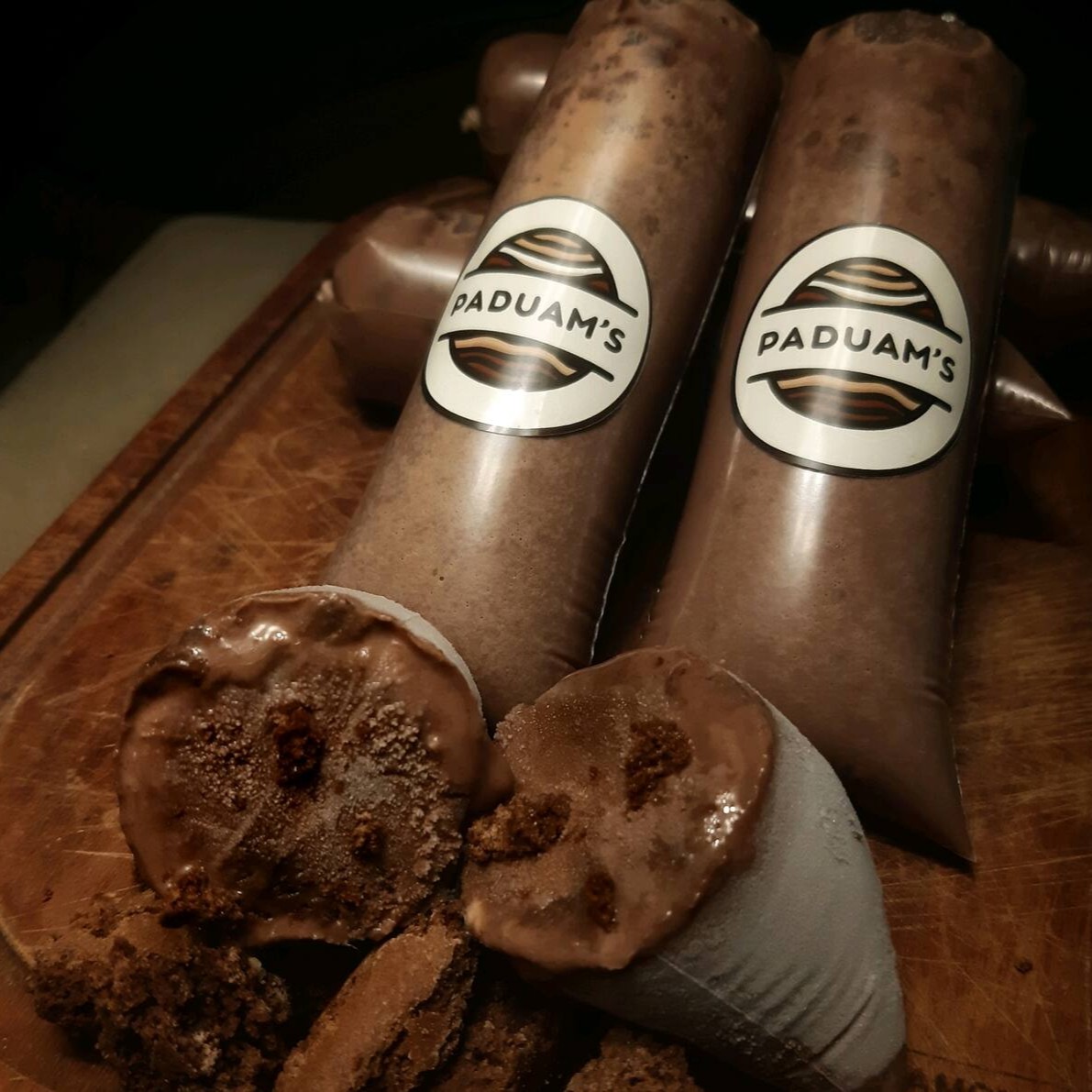 Feito com uma cremosa base de brigadeiro e recheado com pedaços generosos de brownie. Uma delícia gelada, intensa e perfeita para os amantes de chocolate!