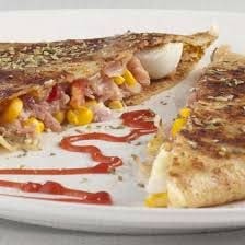 Este Item Não Pode Ser Alterado. Massa de ótima qualidade recheada com frango temperado e triturado, bacon e ovo cozido picados, milho e cream cheese.