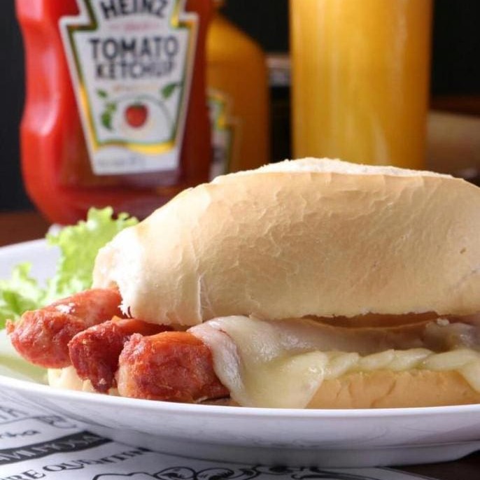 Sanduíche de linguiça mineira com queijo +batata frita + coca cola