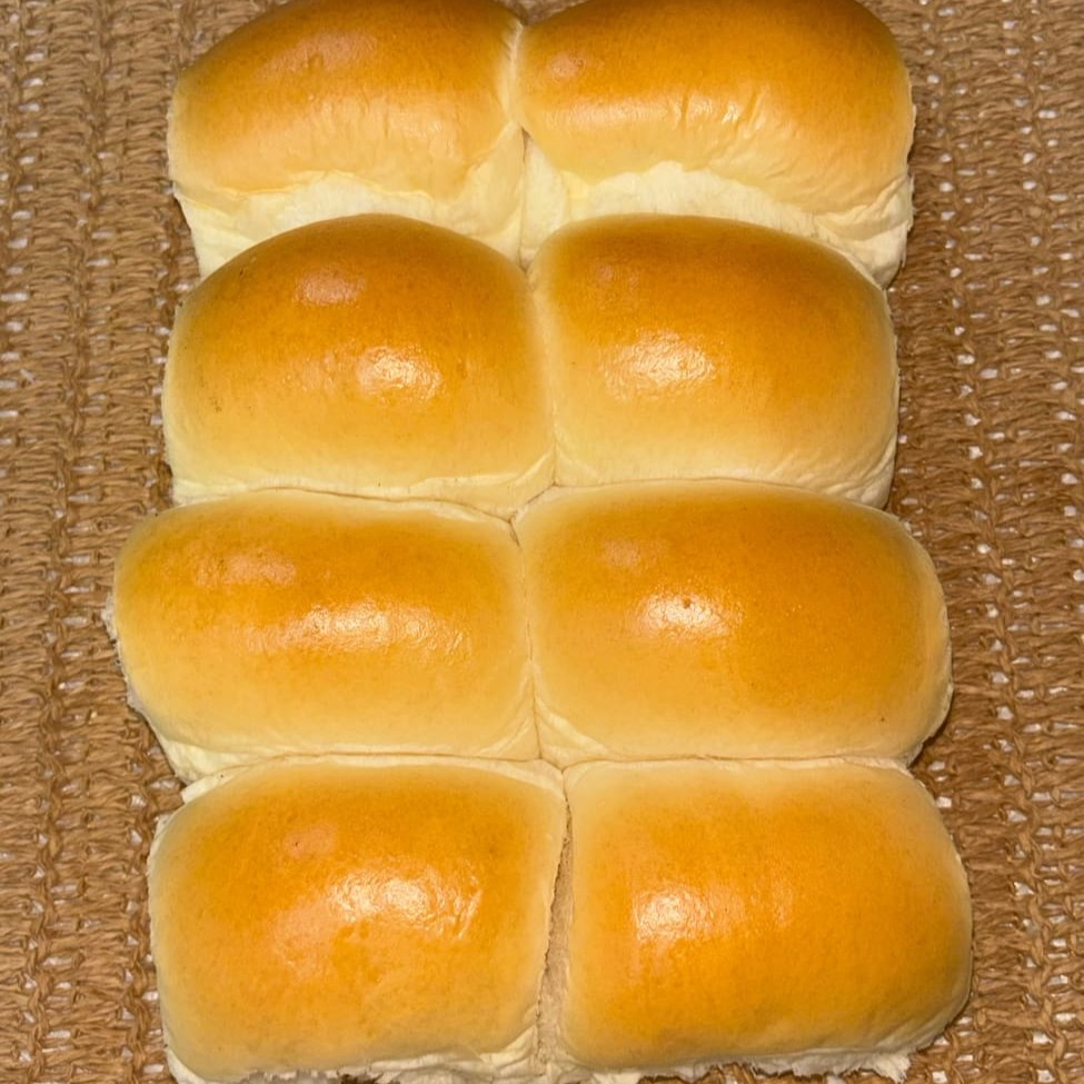 Pacote com 8 unidades de pão malufinho, massa semi doce. Aproximadamente, 150 gramas.