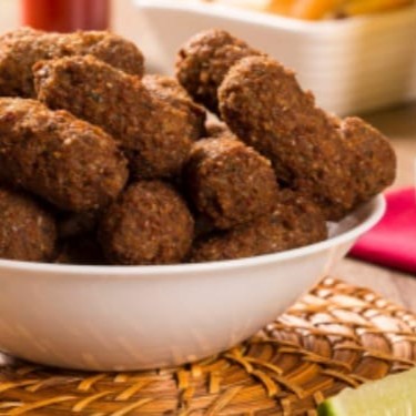 100 Salgadinhos de festa bem gostosos, crocantes e sequinhos. Considerados pelos clientes os melhores da região. (Aprox. 15g)