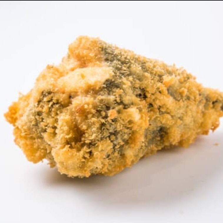 Empanado e frito recheado de atum creme thesse e cebolinha