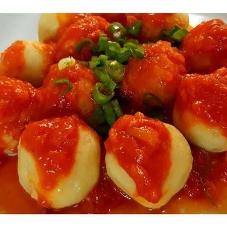 *Nhoques Recheados Artesanais*   Deliciosos nhoques de batata preparados artesanalmente, com uma textura macia e recheios irresistíveis. Feitos com ingredientes frescos e selecionados, estão disponíveis em sabores variados para agradar a todos os paladares. Práticos e perfeitos para uma refeição especial, basta colocar o molho de sua preferência, aquecer e aproveitar! Ideal para compartilhar momentos saborosos em família ou com amigos.