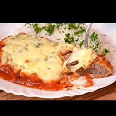 Arroz feijão farofa e uma guarnição a sua escolha