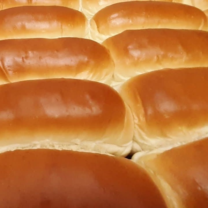 Paes feitos com os melhores ingredientes disponiveis no mercado de panificacao .