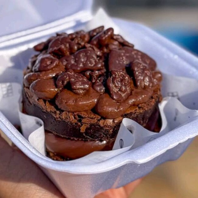 Brownie brigadeiro gourmet creme crocante de Ovomaltine e rocks de Ovomaltine