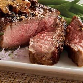 Um corte americano dos mais famosos, feriado do lombo superior, extremamente saboroso e macio.   - prato composto por 800 a 900gr de top sirloin e acompanhamento completo a sua escolha (arroz, farofa, molho vinagrete, batata palito e até o feijão se optar por ele)