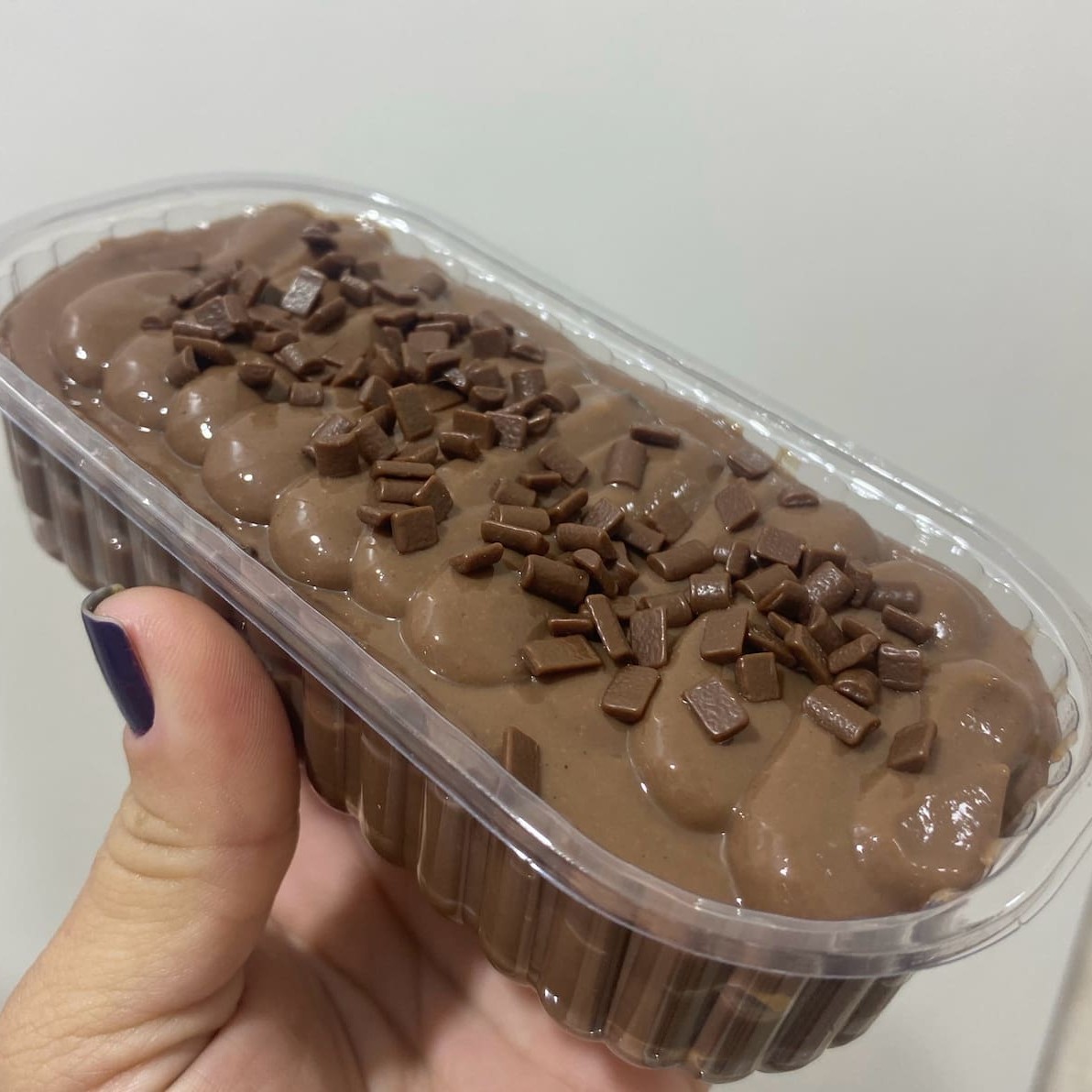 Um delicioso pavê composto por camadas de: creme de brigadeiro cremoso 50%, biscoito de maizena Piraquê e finalizado com granulado nobre Granule.