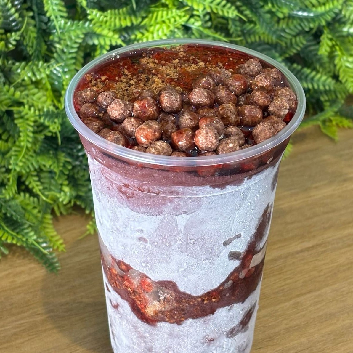Açaí cremoso e delicioso! Obs: ao optar por complementos separados, fique atento: mesmo que selecione o mesmo complemento mais de uma vez, a quantidade enviada será a mesma da porção padrão que oferecemos no copo, ou seja, um saquinho por complemento. Caso deseje mais quantidade, é possível adicionar por um valor extra.