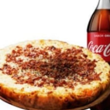 Esse Megablaster combo conta com a  Pizza Glamurosa mais amada do Brasil, A Poderosa (Pizza De 2 Andares 8 Pedaços, Borda Recheada De Requeijão, Cheddar E Mussarela. Primeira Camada, Recheio Base Escolhido, Segunda Camada, Molho Especial Rapi10, Provolone, Parmesão E Bacon. (Pesa Em Média 2kg)) acompanhado de uma Coca-Cola 2lt ou qualquer outro refrigerante de sua preferência.