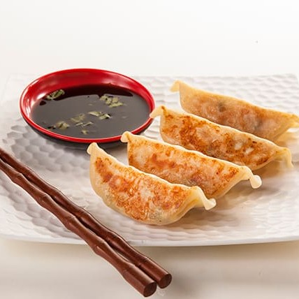 Típico da culinária chinesa, recheado com carne suína  selecionada, além de massa leve. Porção com 5 unidades. Modo de preparo: Frita.