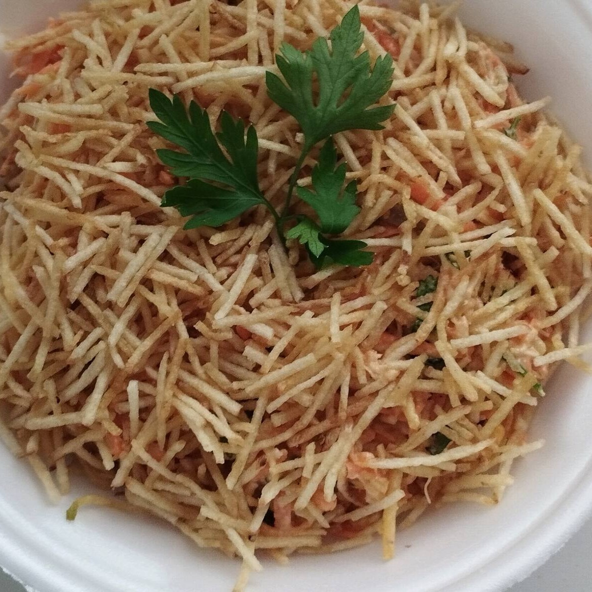 Frango desfiado, milho, ervilha, cenoura ralada, batata palha e maionese