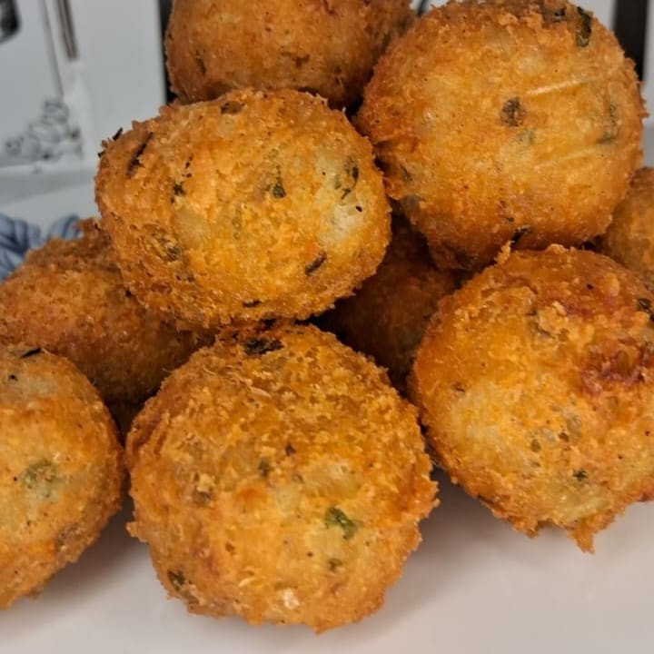 1kg bolinho bacalhau (aproximadamente 40 a 45 bolinhos)