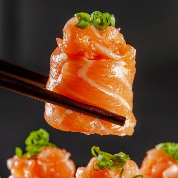 Joy Salmão Picante  sem Cream cheess  Porção de 5 unidades ou Porção de 10 unidades.