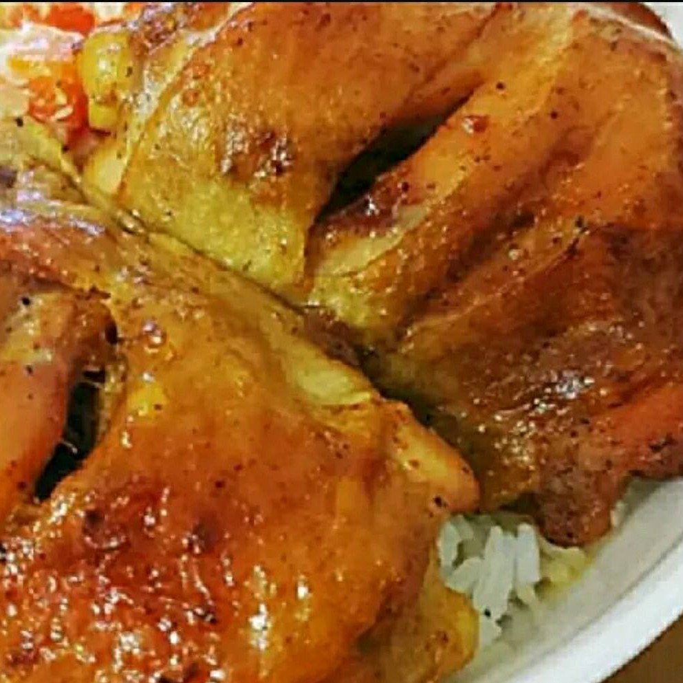 Feijão, arroz branco, macarrão (espaguete), batata corada e farofa.