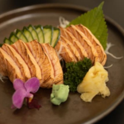 Fatias de salmão massaricado