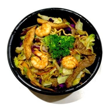 Carne alcatra, frango, camarão frescatto, repolho roxo, cenoura, acelga, repolho verde, brócolis e molho do cheff.