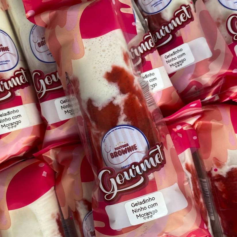 Geladinho de leite Ninho com geleia artesanal de morango. Os produtos podem chegar um pouquinho amolecidos por conta do calor do nosso Rj, mas é só colocar um tempinho no freezer.