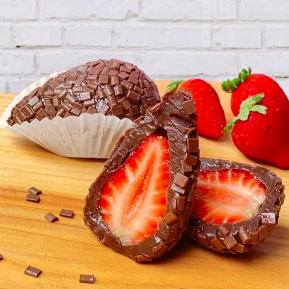 São duas deliciosas coxinhas de morango