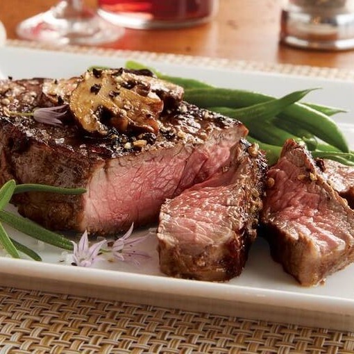 Um corte americano dos mais famosos, retirado do lombo superior, extremamente saboroso e macio.   - prato composto por 800 a 900gr de top sirloin e acompanhamento completo a sua escolha. (arroz, farofa, molho a campanha, batata palito e até o feijão se optar por ele)