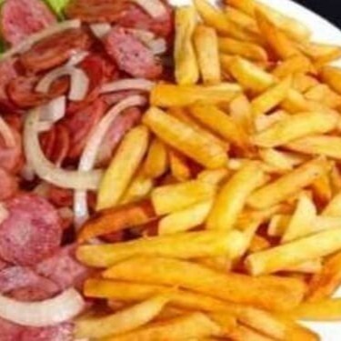 400gr aproximadamente de batata + calabresa acebolada.