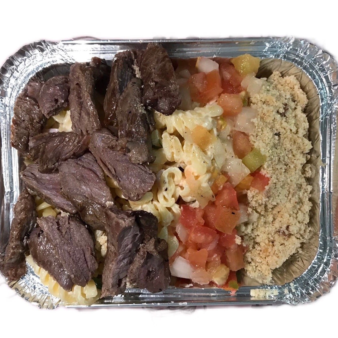 Macarronese, molho à campanha, farofa e 1 espeto carne.