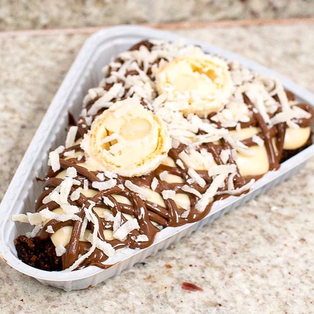 Brownie dos sonhos: brigadeiro de Ninho, Nutella, coco ralado e Raffaello