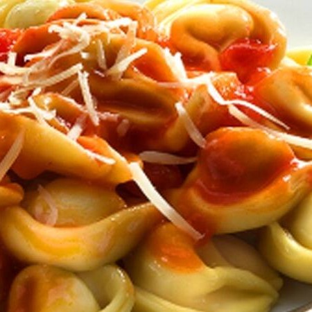 Escolha Capeletti com o recheio e molho de sua Escolha e delicia-se com essa massa completamente italiana.