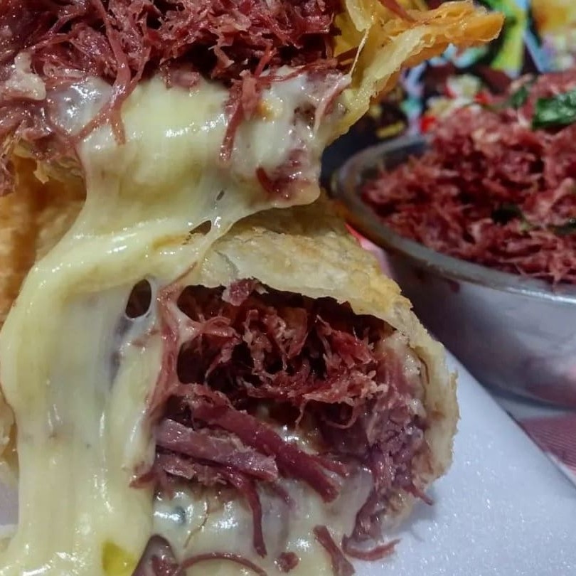 Carne seca desfiada com mussarela