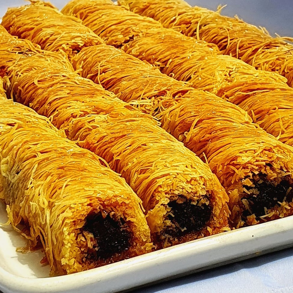 Doce Artesanal feito com Massa Cabelinho de Anjo , Calda de Laranjeira e recheado com Tâmaras  #tags: doce - árabe - sírio - libanes - turca - marroquina - sobremesa - docinho - habib - tarde - pospasto - lanchinho