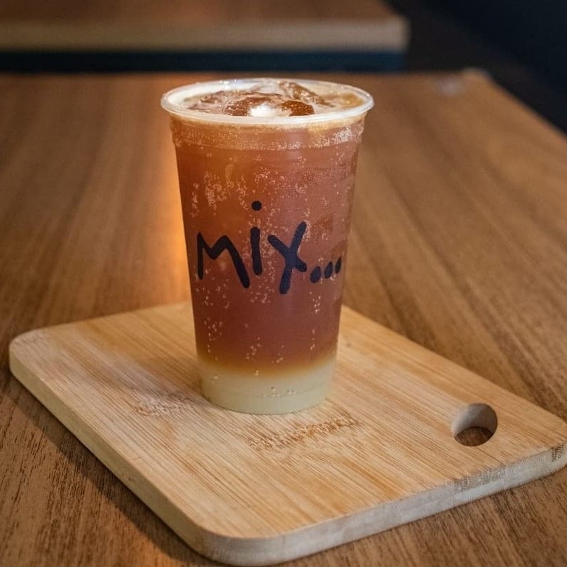 Nossa versão zero açúcar do refrecante Espresso Tônica. Tônica zero açucar, sumo de limão siciliano e nosso espresso de grâo especial. Pra tomar sem culpa!