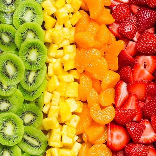 Frutas enviadas cortadinhas no pote de 100ml Podendo escolher 2 frutas para irem meio a meio