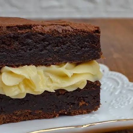 Delicioso Brownie recheado com Ninho