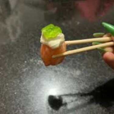 Sabor e frescor em perfeita harmonia! Recheio suculento de carne Joe Joe combinado com o toque refrescante e levemente adocicado da geleia de hortelã. Uma explosão de sabores que surpreende a cada mordida!