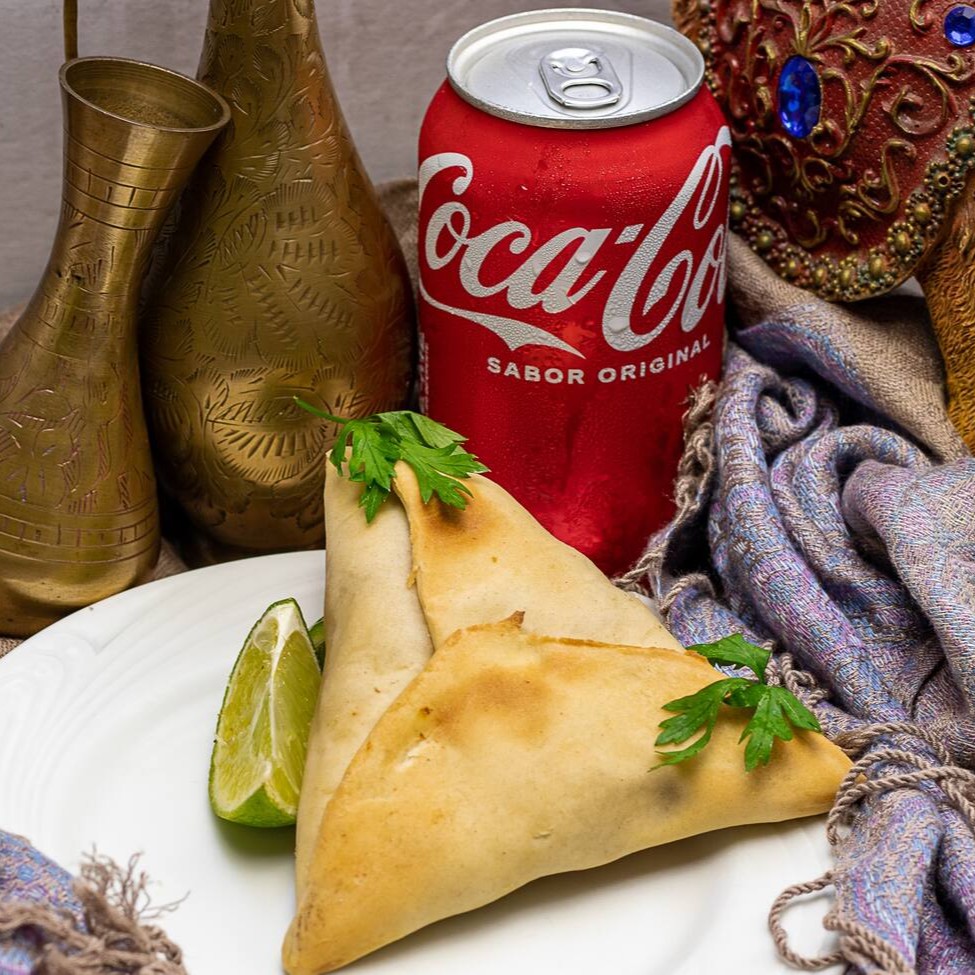 01 Esfiha de Carne Camelos + 01 Coca - Cola 350ml ( lata )  #tags: combo - box - promoção - oferta - lanche - refeição - almoço - janta