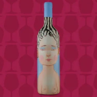 Vinho de cor rubi evoluída e uma auréola intensa. Aromas notavelmente intensos e bem equilibrados, começando com bagas delicadas, flores silvestres, especiarias e um toque de carvalho que torna o vinho mais complexo, mas amigável ao mesmo tempo. No palato é incrivelmente fresco, sedoso, com corpo e estrutura. Os taninos são redondos e elegantes, com um longo acabamento.