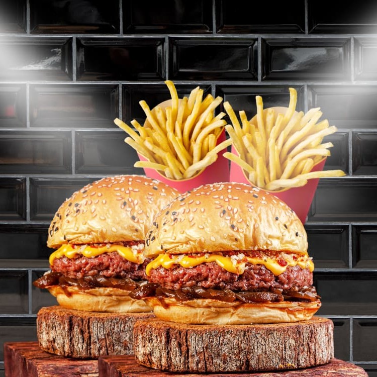 2 Cheddar Love + 2 Batatas Palito Farm Frites Carne blend 160g, creme de cheddar, farofa de bacon e cebola caramelizada.  Combo Hamburguer Max