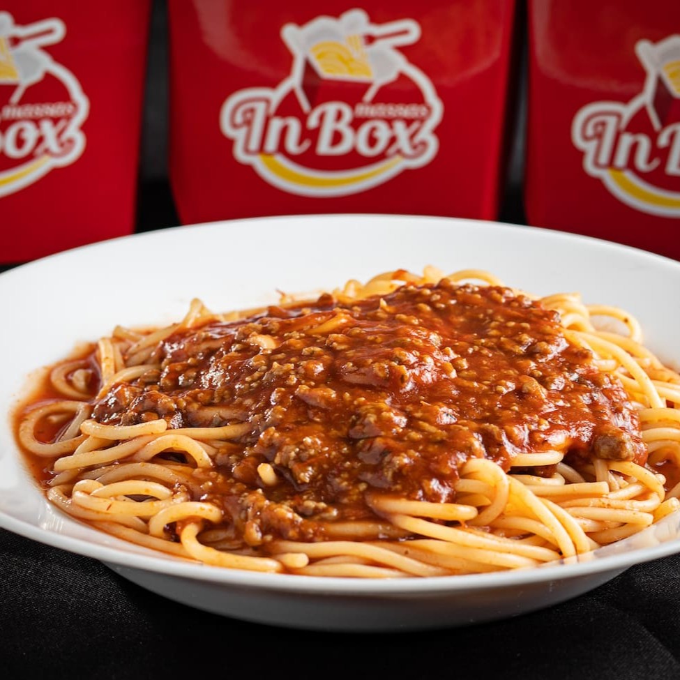 Delicioso Espaguete Com Carne Moída E Molho De Tomate.    !! Serve 1 pessoa !!