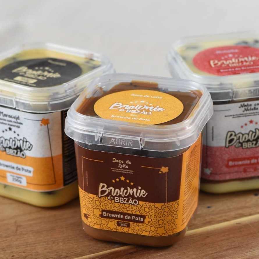 O nosso brownie de pote é feito com as bordas do tabuleiro do nosso brownie, a parte mais crocante com nossos novos recheios, que estão mais cremosos!   Esse produto pode ser menos úmido que o bolo de pote, pois não molhamos a massa   ------------------------Tags------------------------ Entrega  rápida, grátis, 0,99, 0800, 4,99 , desconto, promoção, cupom, barato, oferta, melhor preço, frete grátis, preço baixo, combo , salgados , mini salgado, brownie, Coca-Cola, chocolate, nestle, massa de brownie, massa gourmet, bolo de pote, brownie de pote, brownie gourmet, brigadeiro, mm's, Kinder bueno, brownie do bbzão, torta, pudim