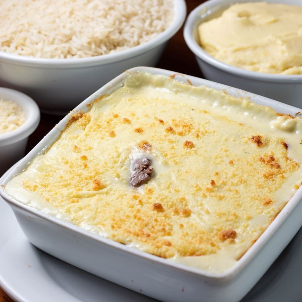 - filé grelhado, envolvido ao molho especial feito com ricota, provolone, muçarela, e finalizado com Catupiry. Acompanhamento Arroz e batata sautê