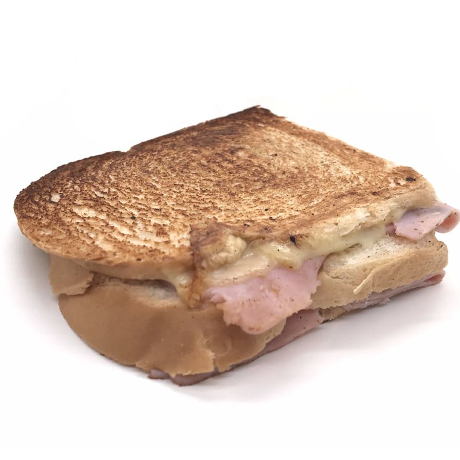 Queijo, presunto no pão de forma.