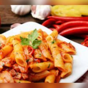 Penne ao Molho Calabresa (molho sugo com calabresas refogadas) Tamanhos 400g, 500g e 750g