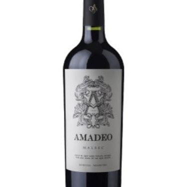 Região: Mendoza (Argentina) Prova: Este vinho de cor vermelho violáceo possui um aroma de frutos vermelhos e pretos como amoras, cassis e ameixas, assim como um elegante toque de baunilha, proveniente do carvalho. Na boca, apresenta boa concentração, corpo médio, taninos doces e sedosos, com um final de boca muito agradável. Observações: Este tinto passou por um estágio de oito meses em barricas de carvalho americano. Enólogo José Luis Bertagna Teor Alcoólico: 13,9% Casta: Malbec Volume: 750 ml