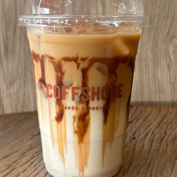 Café expresso + leite + xarope caramelo salgado+ gelo